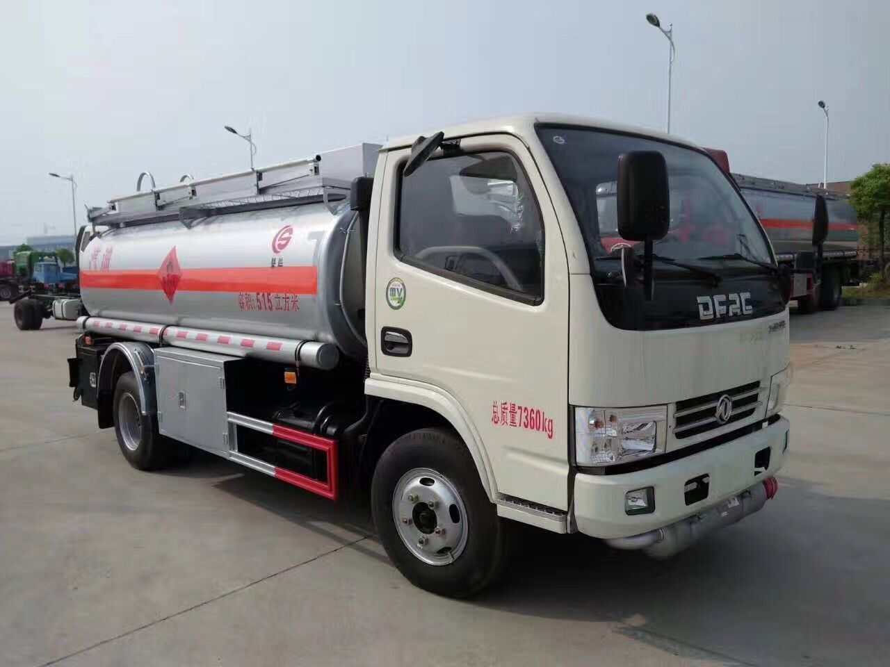 國(guó)五東風(fēng)5噸小型加油車