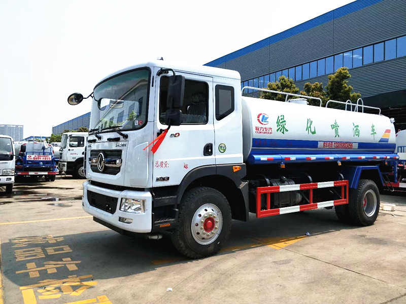 灑水車(chē)廠(chǎng)家，宜昌客戶(hù)秒提15噸東風(fēng)D9灑水車(chē)