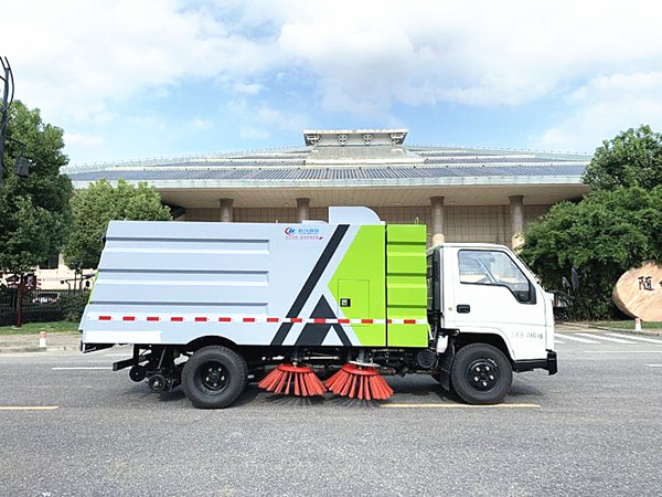 江鈴順達(dá)6方掃路車(chē)