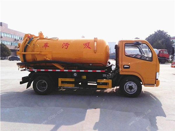 東風(fēng)多利卡D6吸污車