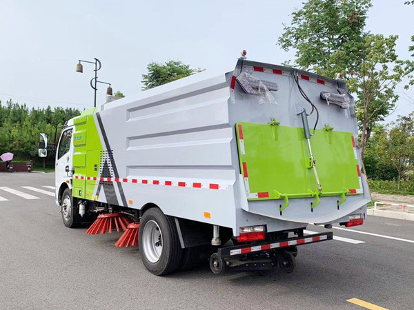 東風(fēng)凱普特8方掃路車(chē)