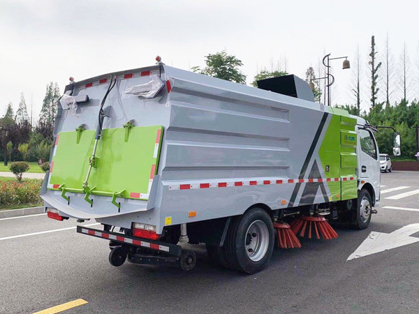 東風(fēng)凱普特8方掃路車(chē)